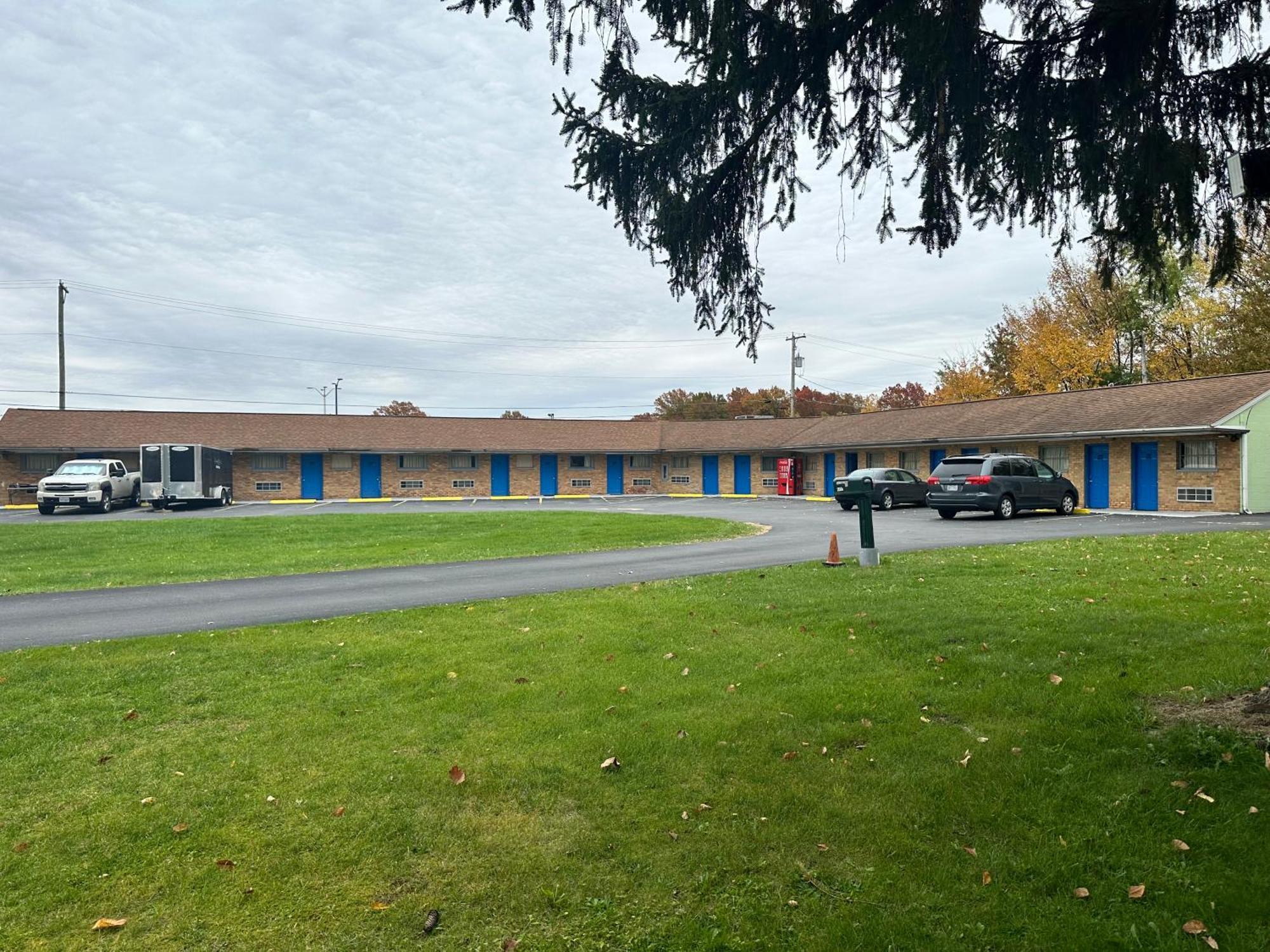 Westgate Manor Motel Austintown & Youngstown Ohio Экстерьер фото